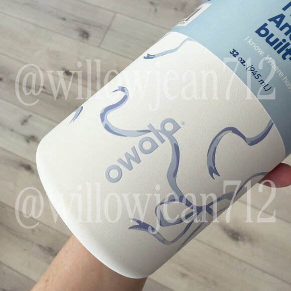 "Tied and True" Bow Owala - 32 oz Freesip - Limited Edition UO Color - Picture 9 of 9